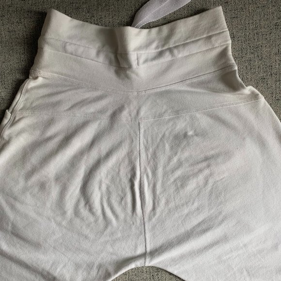 EUC Lululemon White Liberty Crop, size 2 - Picture 10 of 14
